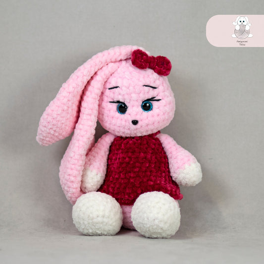 ვარდისფერი ბაჭია წითელი კაბით და ბაფთით