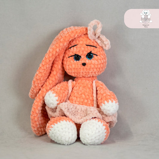 ნარინჯისფერი ბაჭია კაბით