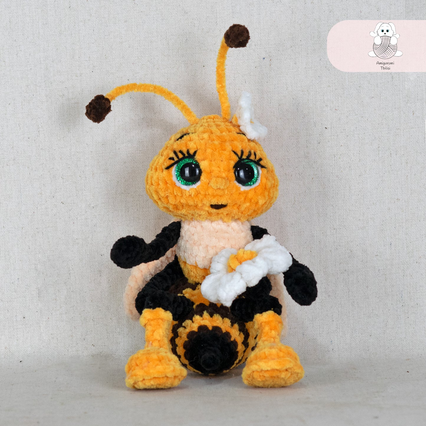 ხელნაკეთი სათამაშო ფუტკარი