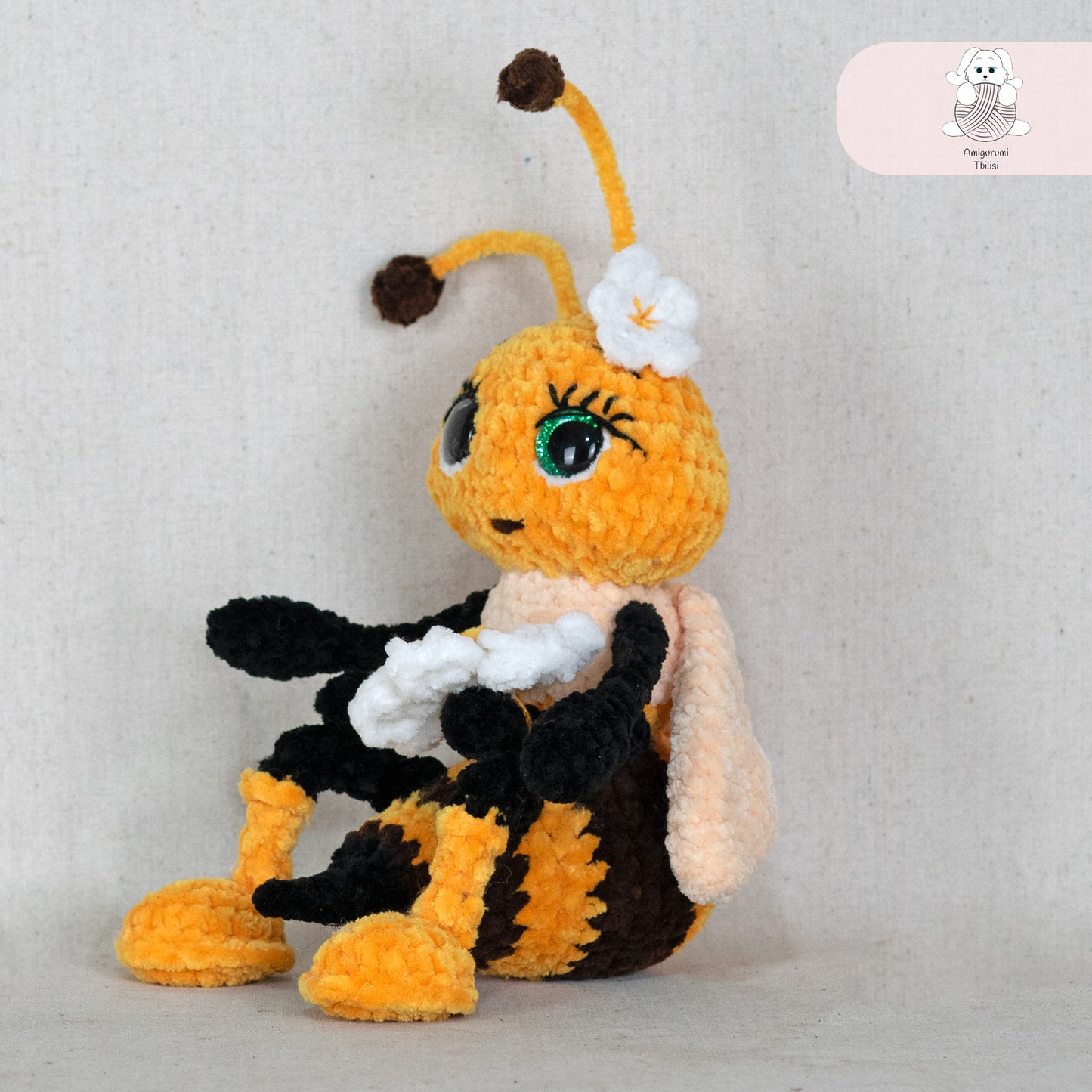 ხელნაკეთი სათამაშო ფუტკარი